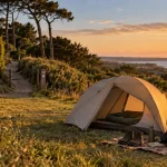 Camping randonnée pédestre Vendée : tente près des sentiers, Vendée