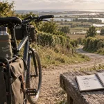 Randonnée vélo Vendée : vélo sur chemin, bocage et marais